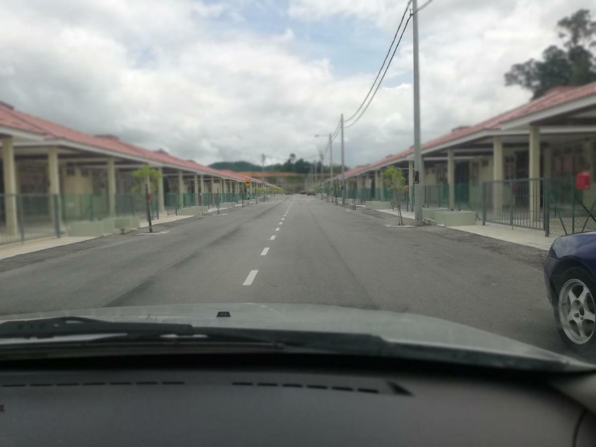 Neesa Homestay Bukit Gambang-Muslim Exterior foto